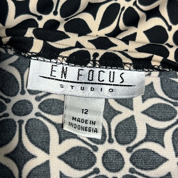 EN FOCUS CREAM AND BLACK LONG SLEEVED FAUX WRAP DRESS SIZE 12 - Picture 9 of 10